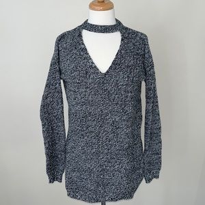 Vince Camuto Knit Sweater with V-neck cutout Small black white gray